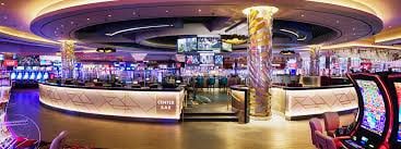 Antarmuka aplikasi joker123net di layar Android menampilkan menu sportsbook, live dealer, dan slots dengan navigasi bawah